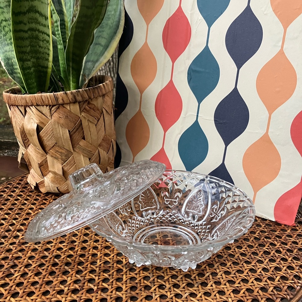 Vintage Kig Malaysia Clear Glass Heart & Fleur De Lis Design
